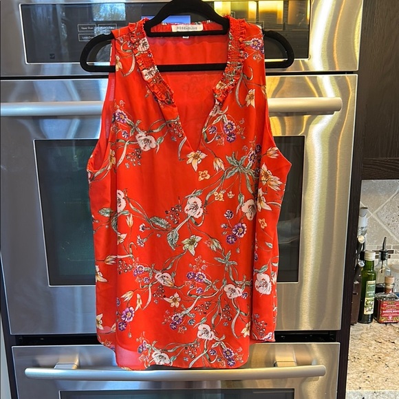 Rose 🌹 + Olive 🫒 Red Floral Women's‎ Top - Picture 1 of 6
